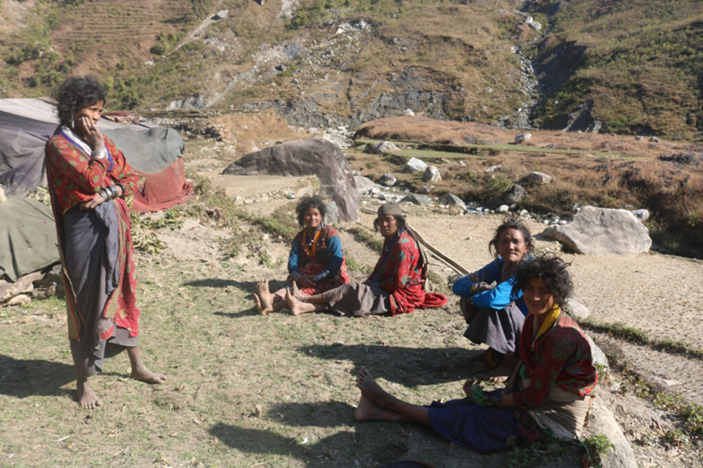 The Rautes ( Nomads of Nepal )